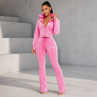 Ensemble deux pièces tendance pour femme : veste zippée personnalisée OEM/ODM, logo sur mesure, et pantalon de survêtement vintage délavé à l'acide, avec sweat à capuche court rose.
