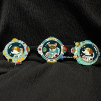 Badge en métal émaillé personnalisé en alliage de zinc avec logo sur mesure pour les magasins de détail et les coffrets cadeaux haut de gamme