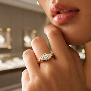 Anillo de Compromiso AMBER JEWELS T-4285 con Diamante de Corte Ovalado, Oro Sólido de 18K, Engaste de Puntas, Certificado IGI, Joyería Fina Unisex - Product Image 2