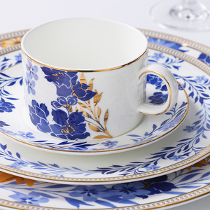 Ensemble tasse et soucoupe en porcelaine fine bleue à motif floral et bordure dorée, 240 ml, pour thé et café, idéal pour la restauration hôtelière et la vente en gros - Product Image 6