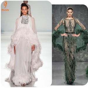 Boa en plumes d'autruche, longueur des plumes 10-15 cm, idéal pour les voiles de mariée, les costumes de danse et la décoration de sapins de Noël - Product Image 1