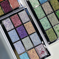 Palette d'ombres à paupières métalliques lumineuses hautement pigmentées, résistantes à l'eau, longue tenue, finition multichrome, marque privée pour peaux foncées