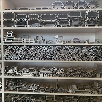 Profils en aluminium d'usine de source Profils carrés en alliage de la série 1000-6000 pour la décoration de bâtiment de fenêtre de porte T3-T8 l'humeur