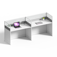 Poste de travail de bureau moderne à rangée droite extensible avec cloison acoustique en PVC, table de bureau flexible pour configuration de bureau modulable