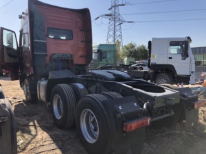 รถบรรทุกหัวลากมือสอง Sinotruk Euro2 ดีเซล 6x4 พวงมาลัยซ้าย HOWO 10 ล้อ รับน้ำหนัก 21-30 ตัน 371 แรงม้า กล้องมองหลัง 360 องศา - Product Image 5