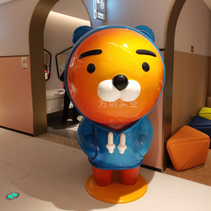 Escultura de Oso de Resina para Exteriores, Diseño Contemporáneo, Duradera, de una Sola Pieza - Product Image 1