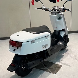 <span class=keywords><strong>Yamaha</strong></span> VOX50 Moonlight Treasure Box Edición Deluxe, Motor de Cuatro Tiempos Refrigerado por Agua, Tres Válvulas, EFI, <span class=keywords><strong>49cc</strong></span>, Volumen del Asiento 34L - Product Image 6