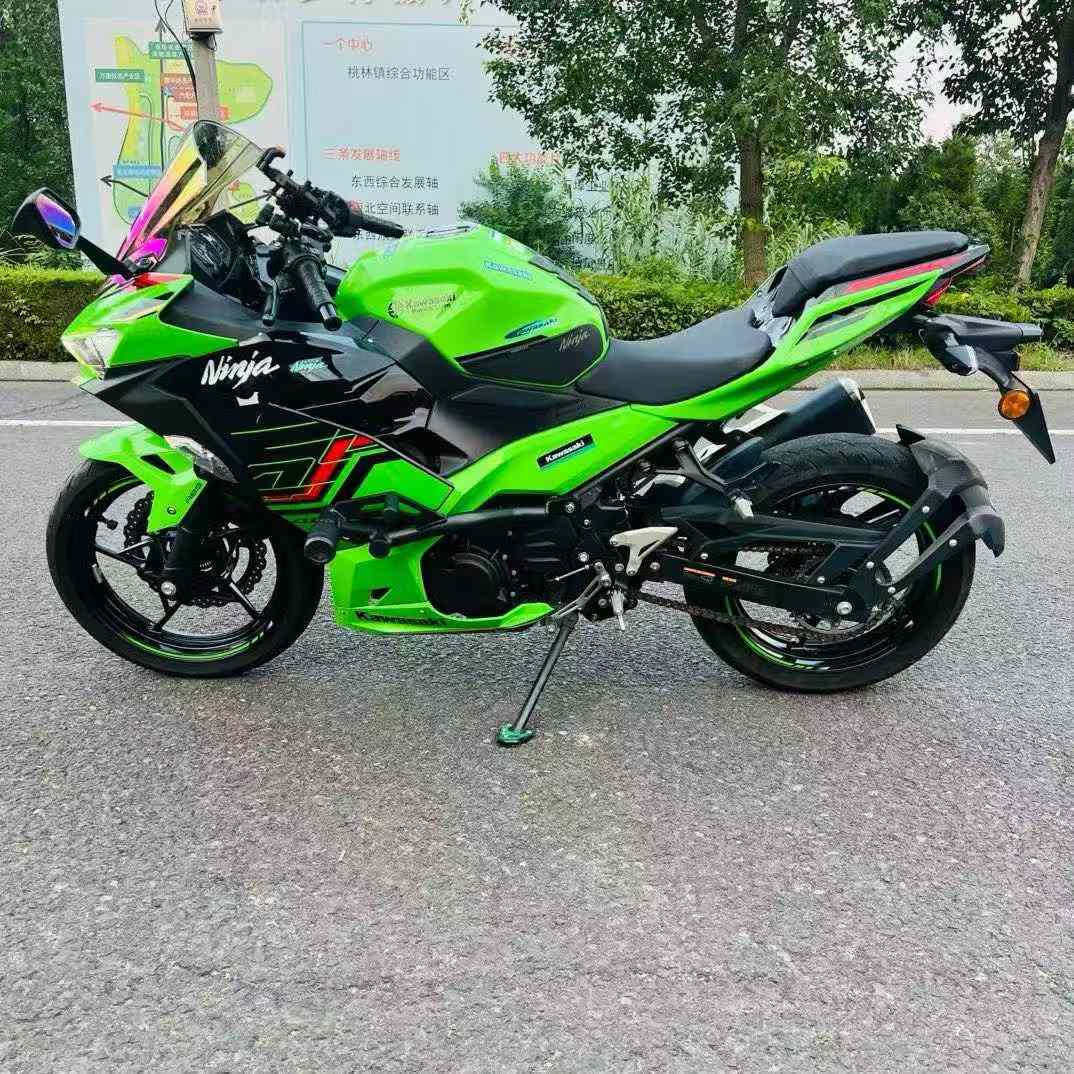 Kawasaki Ninja 400 спортивный мотоцикл 400cc Максимальная скорость> 80 км/ч