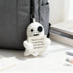Jouets en crochet faits main polyvalents transfrontaliers 2025 (cadeau de fête) et pingouin (accessoire de voyage) avec message d'encouragement pour les événements - Product Image 1