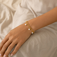 Pulsera de Perlas de Acero Chapado en Oro Duet, Dos Cadenas Finas, Seis Perlas en Pares, Cierre de Langosta Ajustable, Joyería Diaria para Mujer