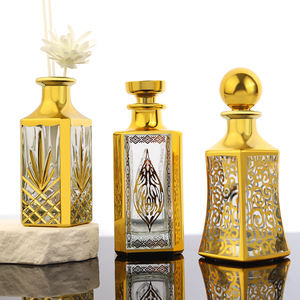 Haute qualité 150ml manuel <span class=keywords><strong>ultraviolet</strong></span> or placage affichage verre <span class=keywords><strong>parfum</strong></span> huileur recyclable forme carrée avec une belle décoration - Product Image 1