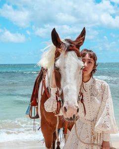 <span class=keywords><strong>ชุด</strong></span>เดรส<span class=keywords><strong>แขน</strong></span><span class=keywords><strong>ยาว</strong></span><span class=keywords><strong>สี</strong></span><span class=keywords><strong>ขาว</strong></span>แบบโปร่งสำหรับงานปาร์ตี้ - Product Image 4