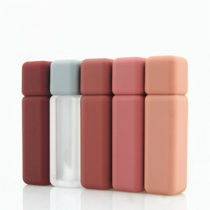 Design unico 5ml 8ml 10ml tubi per lucidalabbra trasparenti con coperchio rosa nero con la tua etichetta - Product Image 5