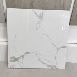 Carreaux de sol autocollants blancs en porcelaine, carreaux de sol en porcelaine de Guangzhou, Chine, carreaux de sol 60x60, tapis, carreaux de porcelaine pour murs - Product Image 1