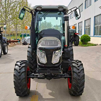 Tracteur à quatre roues motrices compatible avec divers équipements agricoles
