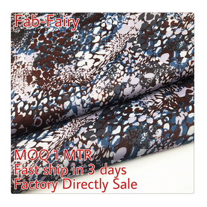 Stock <span class=keywords><strong>pas</strong></span> <span class=keywords><strong>cher</strong></span> vente bonne qualité 210T Polyester taffetas 54GSM peau de serpent imprimé doublure tissu pour costume et manteau - Product Image 1