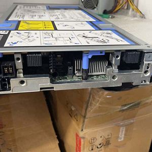Serveur Blade ThinkSystem SN550 V2 Xeon Platinum 8352M 2P 64 Go DDR4 128 Go SSD Garantie 3 ans 2,5 GHz En stock - Product Image 5
