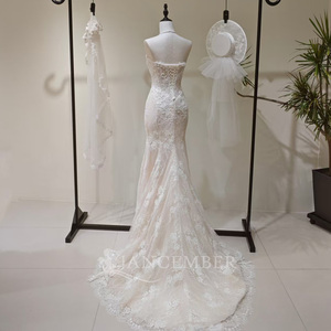 Robe de mariée sirène moderne et élégante LY117 à col bateau avec dentelle florale, appliques en cristal, traîne chapelle et manches courtes - Product Image 3