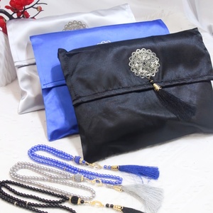Bolsa de almacenamiento de seda floral de color claro, cómoda de llevar, adecuada para viajes diarios, camping y alfombras de oración musulmanas. - Product Image 1