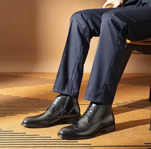 Bottes Chelsea en cuir pour homme, en cuir de vachette, style anglais, pour tenue de ville, gravées, imperméables, à enfiler - Product Image 2
