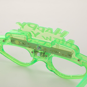 Occhiali LED Scintillanti a Quattro Luci per Capodanno, Colori Personalizzabili, Lunga Durata della Batteria, Sicuri per Celebrazioni di Laurea e Ringraziamento - Product Image 5