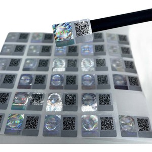 Étiquettes autocollantes PET rectangulaires imprimées numériquement avec code-barres pour brume corporelle Rain Kissed, diamètre central de 3 pouces. - Product Image 5