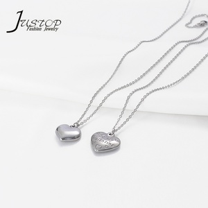 Vente en gros Pendentif en forme de cœur gravé lettre d'amour en acier inoxydable pour la fabrication de bijoux et de colliers pour hommes - Product Image 4