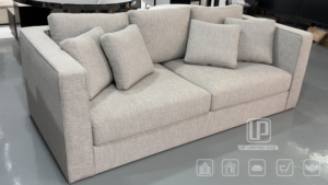 Sofá de 2-3 Plazas de Estilo Italiano con Estructura de Madera y Tela Suave para Sala de Estar Pequeña - Product Image 2