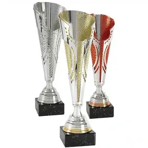 Coppa Sportiva Argentata Dorata o Rame con Base in Marmo Nero - Product Image 1