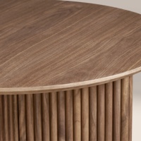 Mesa de Centro Redonda Moderna con Base Cruzada, MDF con Acabado en Madera de Nogal, Pedestal Acanalado, Fácil de Armar para Sala de Estar