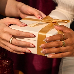 BTArtbox Uñas Postizas Cortas Almendradas Hechas a Mano al por Mayor, Uñas Artificiales de Gel Suave con Punta Francesa Roja 3D, Uñas a Presión a Granel al por Mayor - Product Image 1
