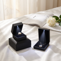 Boîte à bague LED de luxe avec logo personnalisé, solution d'emballage pour bijoux, fourniture pour chaînes de magasins de détail, étui cadeau pour mariage et fiançailles