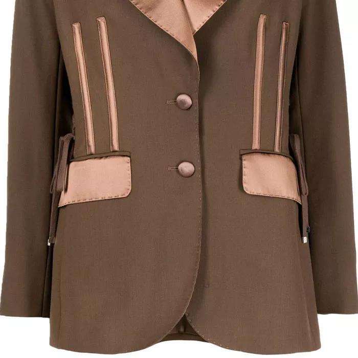 สีน้ำตาล