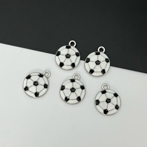 Colgantes pequeños de fútbol de esmalte, de aleación de zinc, accesorios para la fabricación de joyas DIY - Product Image 3