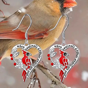 Orecchini a Cuore con Pappagallo in Smalto per Donne, Gioielli di Design Unici e Incisi - Product Image 4