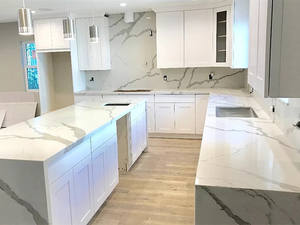 YDSTONEモダンキッチンカウンタートップホワイトCalacatta石英スラブ磨かれた人工石低価格島カウンタートップスラブ - Product Image 3