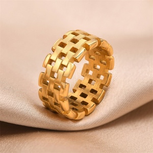Anillo de Acero Inoxidable con Baño de Oro PVD de Larga Duración, Anillos Gruesos para Mujer - Product Image 5