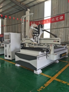 Routeur CNC <span class=keywords><strong>grand</strong></span> format 1325 avec changeur <span class=keywords><strong>d</strong></span>'outils automatique, machine de gravure sur bois robuste dotée <span class=keywords><strong>d</strong></span>'un moteur à engrenages pour meubles et armoires - Product Image 6