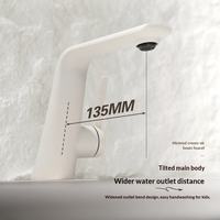 Robinet de salle de bain à poignée unique, mitigeur de lavabo moderne à poser sur le comptoir avec aérateur nid d'abeille et valve en céramique