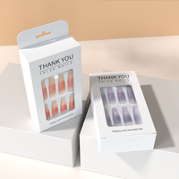 Nouveauté Boîte d'emballage de faux ongles avec logo personnalisé Petites boîtes de papier de faux ongles cosmétiques pour paquet avec cintre