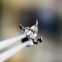 Piercing Gothique en Titane ASTM F136, Clou Labret à Dos Plat avec Cœur de Diable et Zircon Cubique, Fileté 0,9 mm, pour Hélix, Tragus, Cartilage