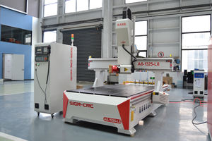 آلة صنع أريكة وكرسي خشبي ، جهاز توجيه CNC 4 محاور ATC مع مغزل تبريد الهواء 9kw - Product Image 2