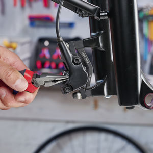 KNIPEX 08 22 185 Alicates combinados de punta fina con mangos ergonómicos negros 185 mm - Product Image 2