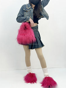 व्यस्त लड़की hs4694 जूते और बैग सेट आकार 45 हरे सफेद गुलाबी थोक महिला हैंडबैग फ्लुफी चप्पल मोंगोलियन नकली फर स्लाइड - Product Image 3