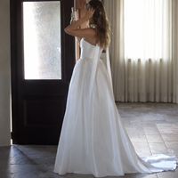 Robe de mariée bustier en satin froncé style basque avec corset, coupe trapèze, collection 2026, vente en gros sur mesure