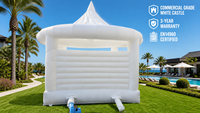 Château gonflable commercial robuste blanc, avec auvent pointu, pour la location extérieure d'anniversaires et de mariages