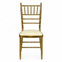 Chaise Chiavari de luxe plaquée or avec coussin blanc, chaise de banquet en métal pour événements extérieurs, hôtels et restaurants
