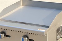 Plancha de comptoir commerciale de 24 pouces avec gril à charbon de bois, cuisinière à gaz avec barbecue