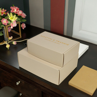 Boîtes d'expédition personnalisées en carton ondulé beige avec dorure à chaud pour petites entreprises