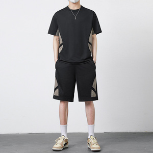 Conjunto deportivo clásico de dos piezas para hombre, con logotipo personalizado, suave, informal, de verano, pantalones elásticos, delgados, transpirables y a la moda. - Product Image 1